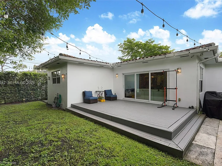 1556 Catalonia Ave — Photo 24