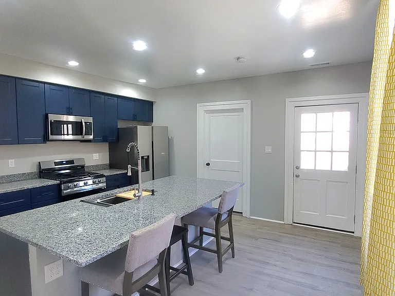 419 Hinton St #1 — Photo 1