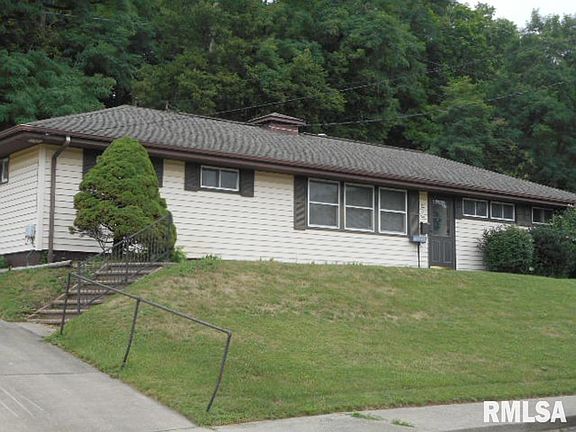 2nd image of 1009 NE Rock Island Ave