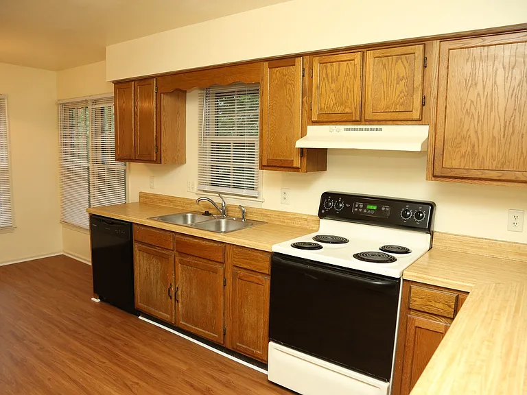380 Minor Ridge Rd — Photo 2
