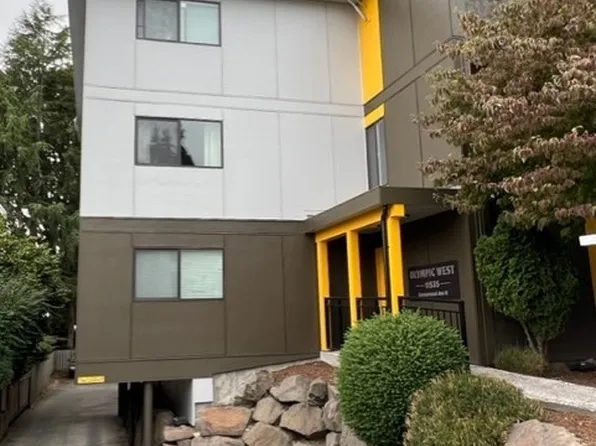 11535 Greenwood Avenue N #202, Seattle, WA 98133