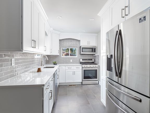 3rd image of 216 Oconnell St
