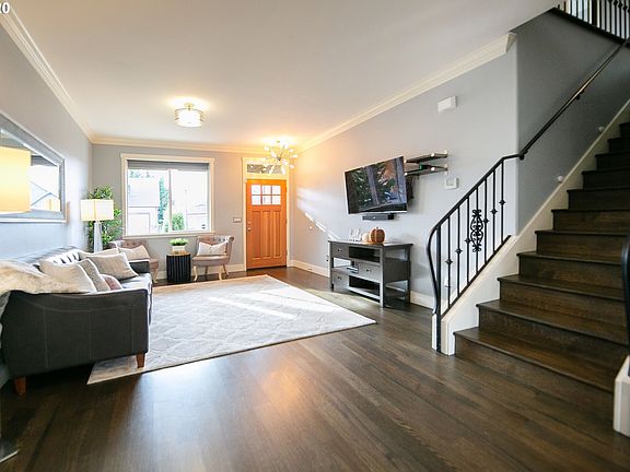 5th image of 10906 NE 105th St