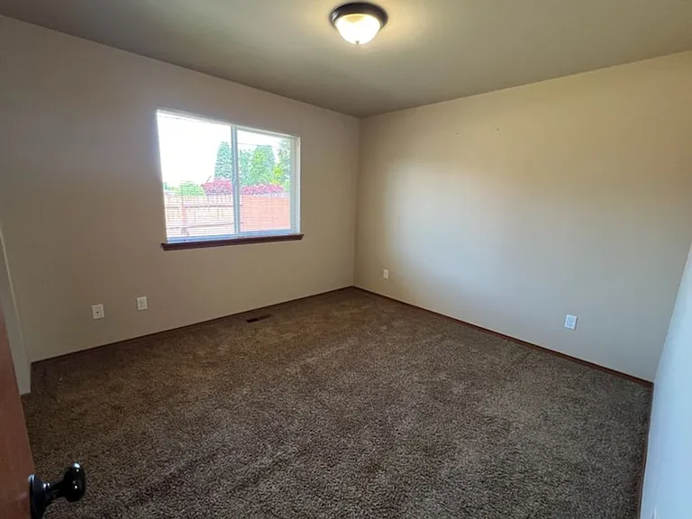 2525 NE Noble Loop — Photo 6