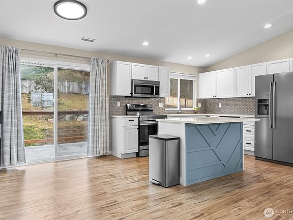 4th image of 19203 71st Avenue E