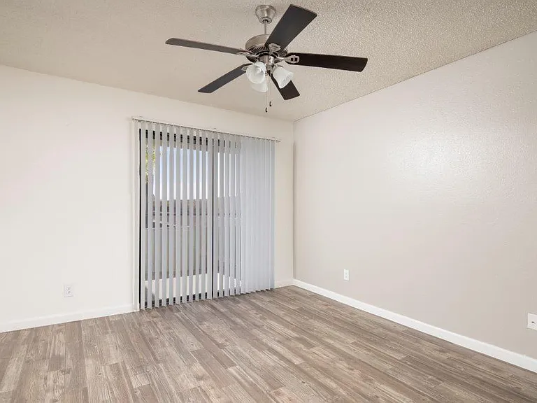 SunPointe Apartments — Photo 9