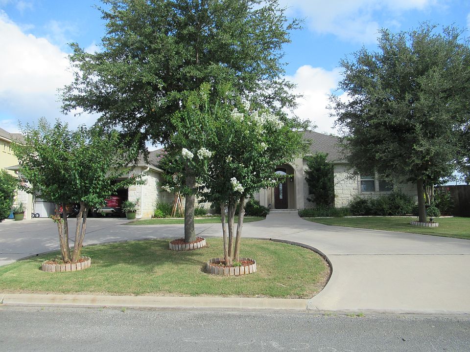 Front view of home.