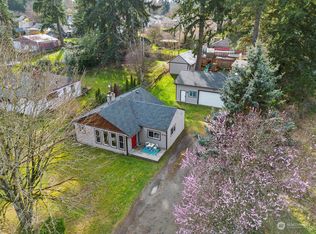 18311 10th Ave NE, Seattle, WA