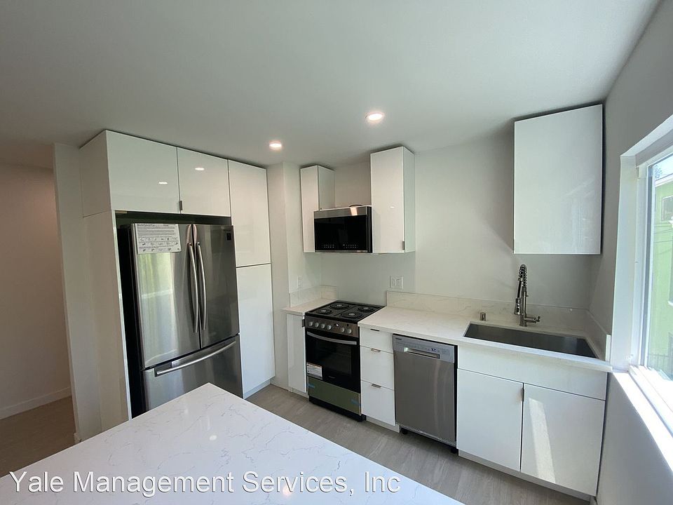 1st image of 2441 N Beachwood Dr #3