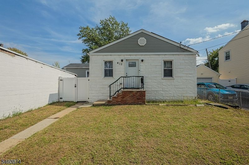 1st image of 428 3Rd Ave