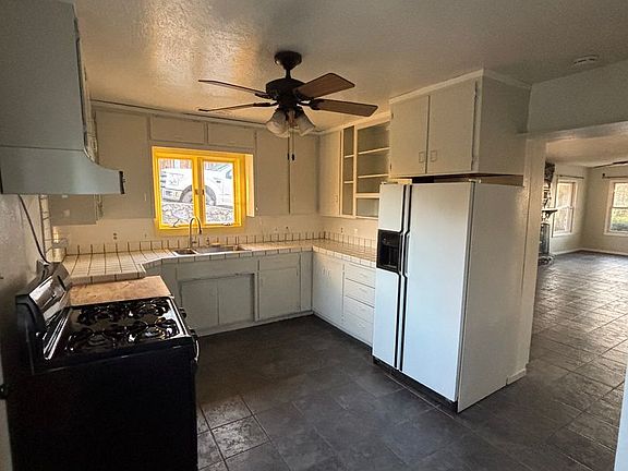 4th image of 560 Landis Cir