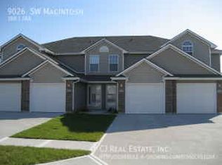 9026 SW Macintosh Dr, Lees Summit, MO 64064