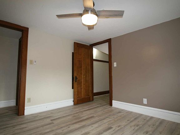 5th image of 13842 Clifton Blvd #3
