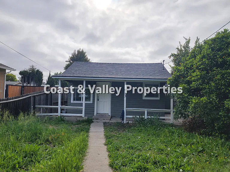 923 Prune St — Photo 1