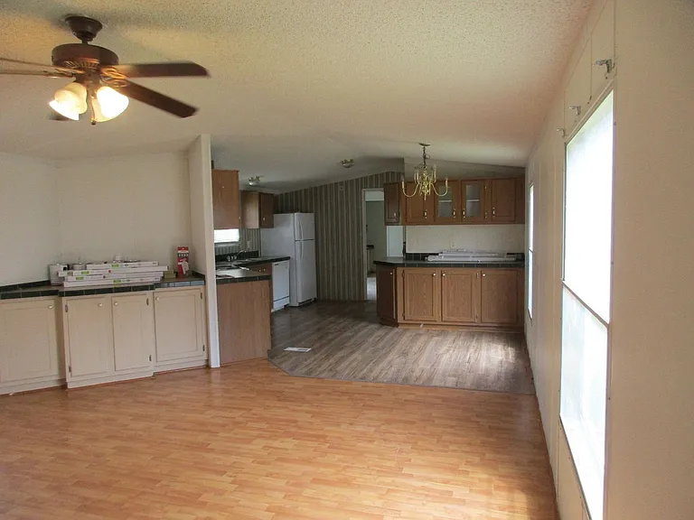 921 Seneca Dr — Photo 9