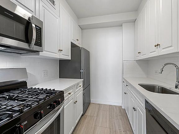 4th image of 136 E 55th St APT 9D