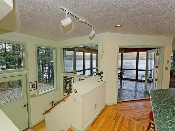 3rd image of 33 Circle Dr