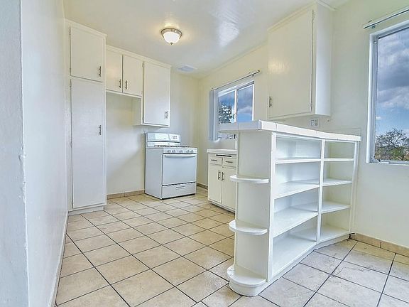 4th image of 251 Loma Dr APT 28