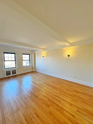 Rented by Manhattan Realty Group | media 4