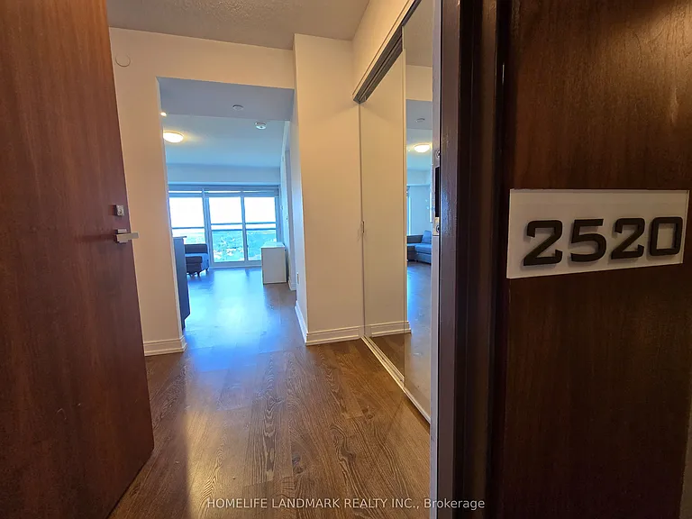 275 Village Green Sq #2520 — Photo 2