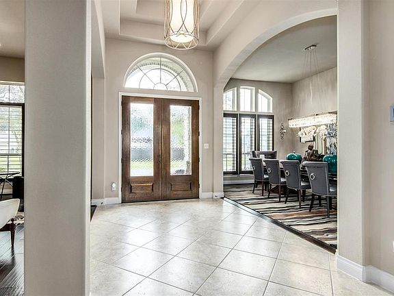 Welcoming tiled entry with the Living and Dining Rooms conveniently located on opposite sides.