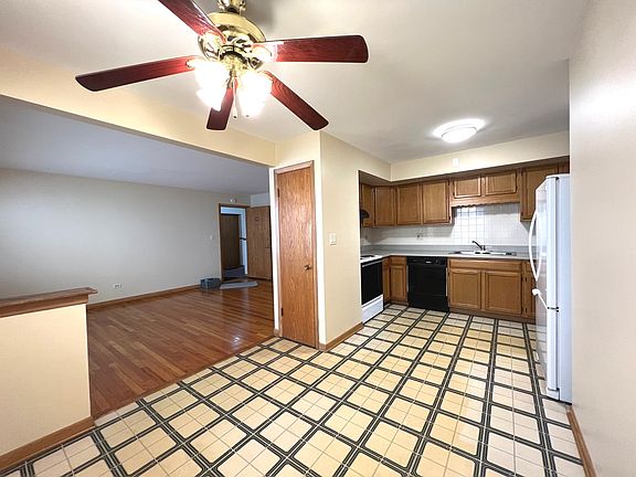 3rd image of 426 N Harvey Ave APT 2NW