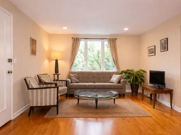 140 Beaconsfield Rd APT 3, Brookline, MA 02445
