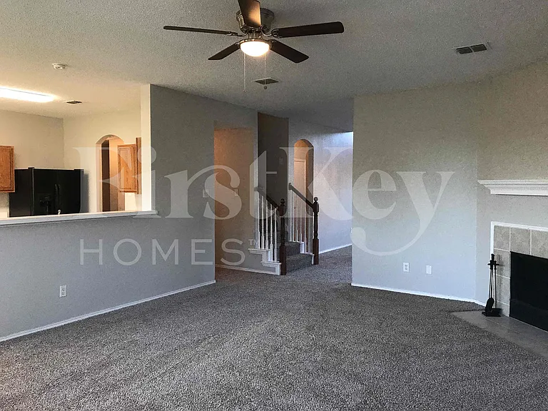 429 W Clover Park Dr — Photo 9