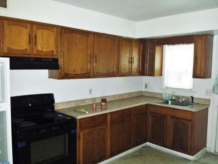 2nd image of 150 Spruance Rd