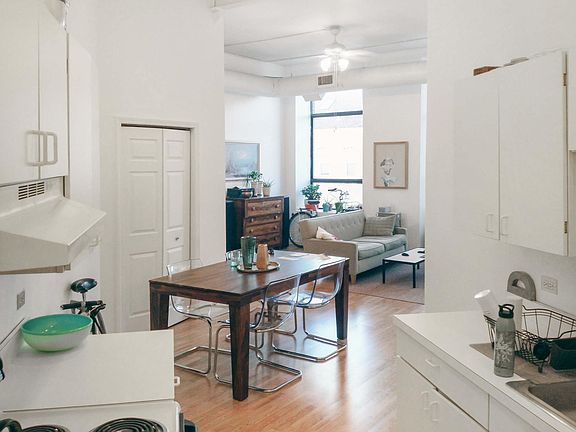 5th image of 837 N Milwaukee Ave Unit 202