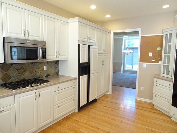 4th image of 16 Sunberry Dr