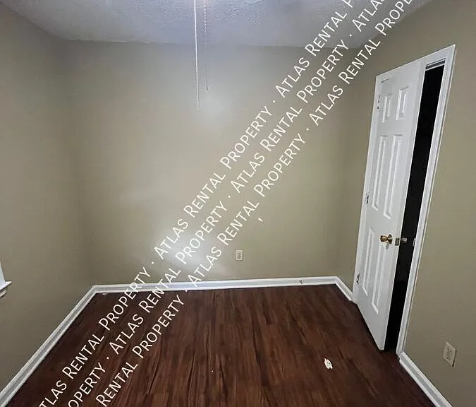 2202 Cheshire Dr — Photo 7