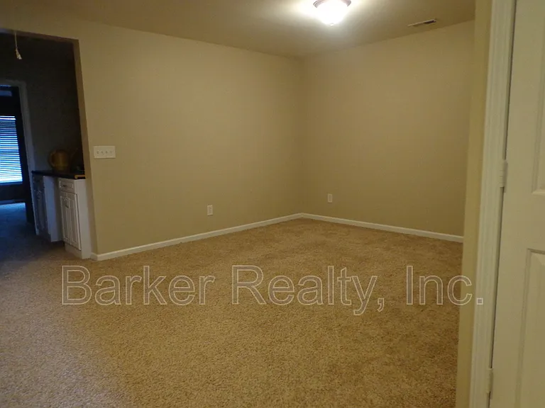 3018 Freeport Dr — Photo 7