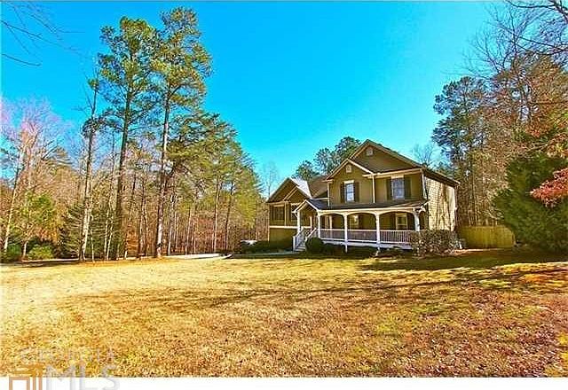 Awesome well maintained beautiful split features FOUR finished levels of space.