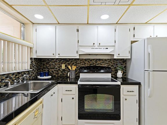 5th image of 8081 N Sunrise Lakes Dr APT 112