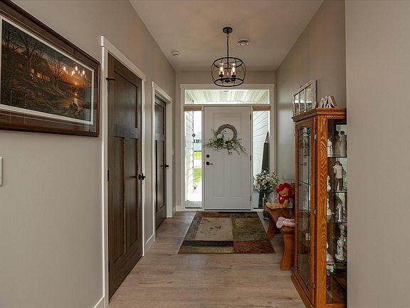 3rd image of 162 Sandstone Dr NW