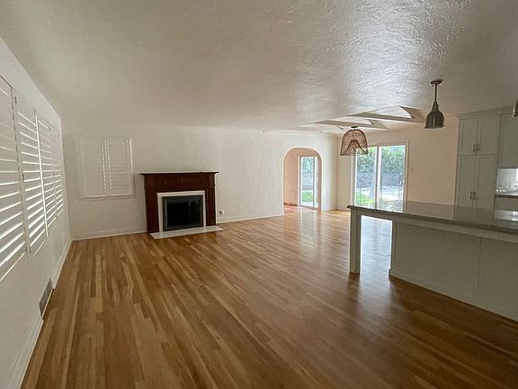 4th image of 2137 W Green Acres Dr