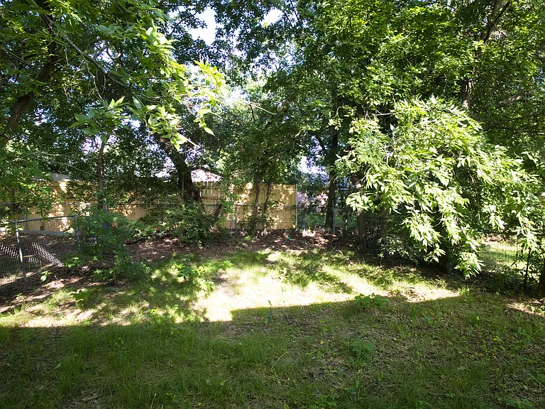 2520 N Hickory St — Photo 34