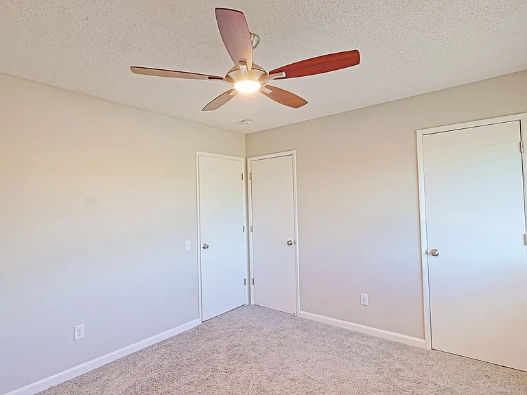 975 Barbizon Dr — Photo 18