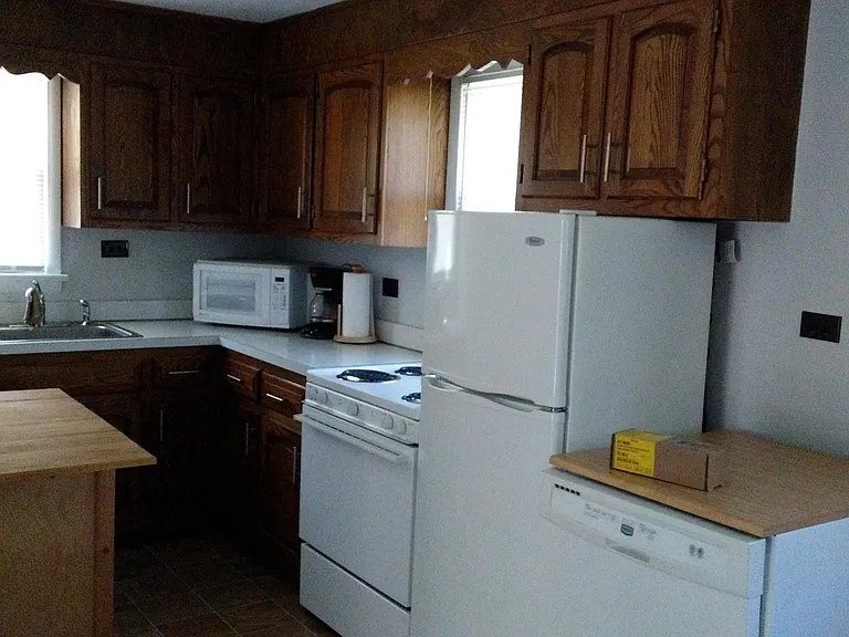 4 Henderson Ave — Photo 6