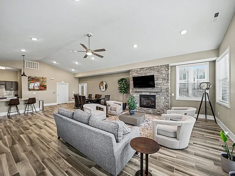 Chase Creek Apartment Homes — Photo 54