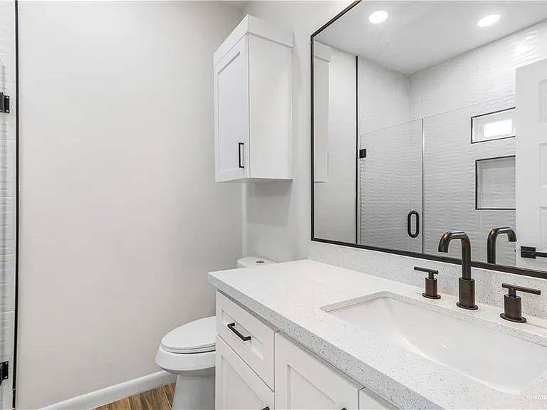 1300 Rosewood Ln #1 — Photo 12