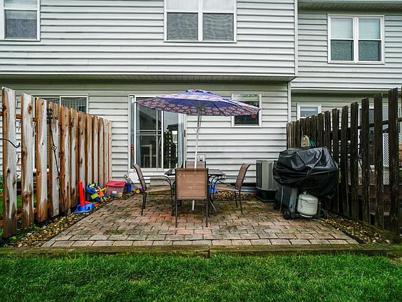 2nd image of 914 Charleston Way Dr