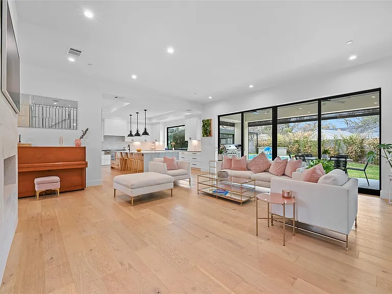 308 Briarwood Trl — Photo 10