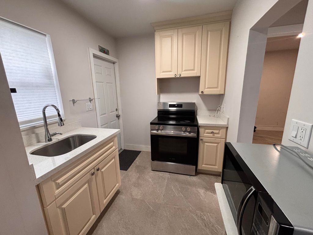 413 S Ocean Blvd APT 4, photo 5