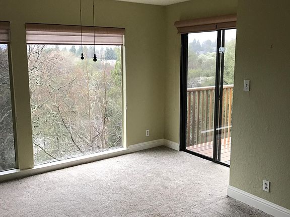 3rd image of 150 Crestridge Ln