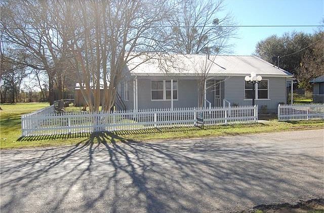 1st image of 205 Cherry Dr