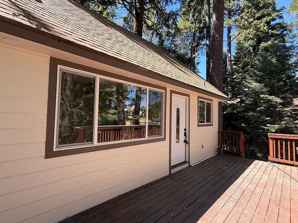 2462 Whispering Pines Dr