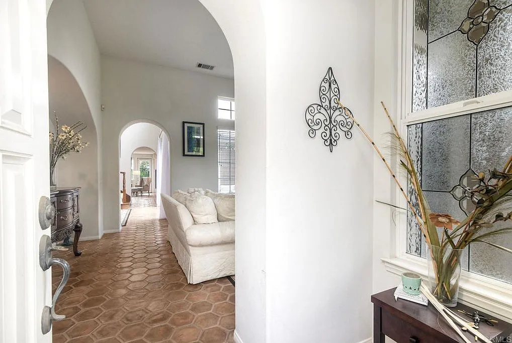 4 bed, 4.5 bath, 2938 sqft, $12,500 — Photo 2