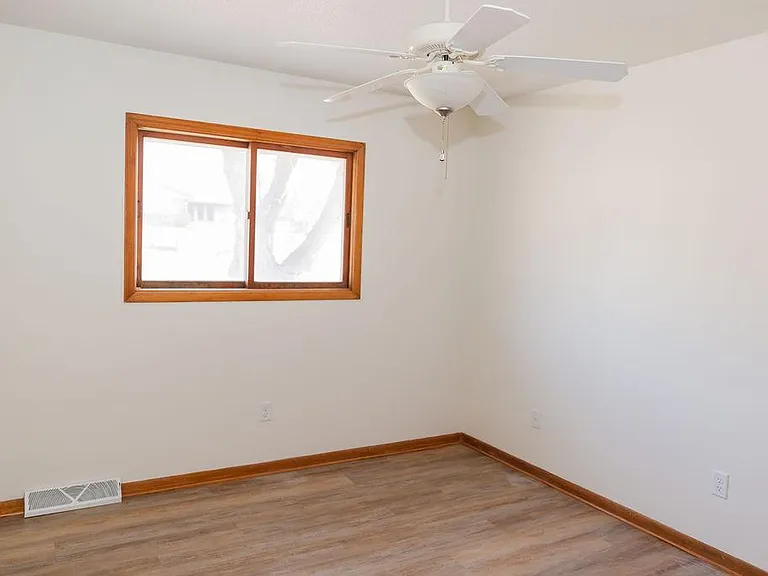 419 E Watrous Ave — Photo 13